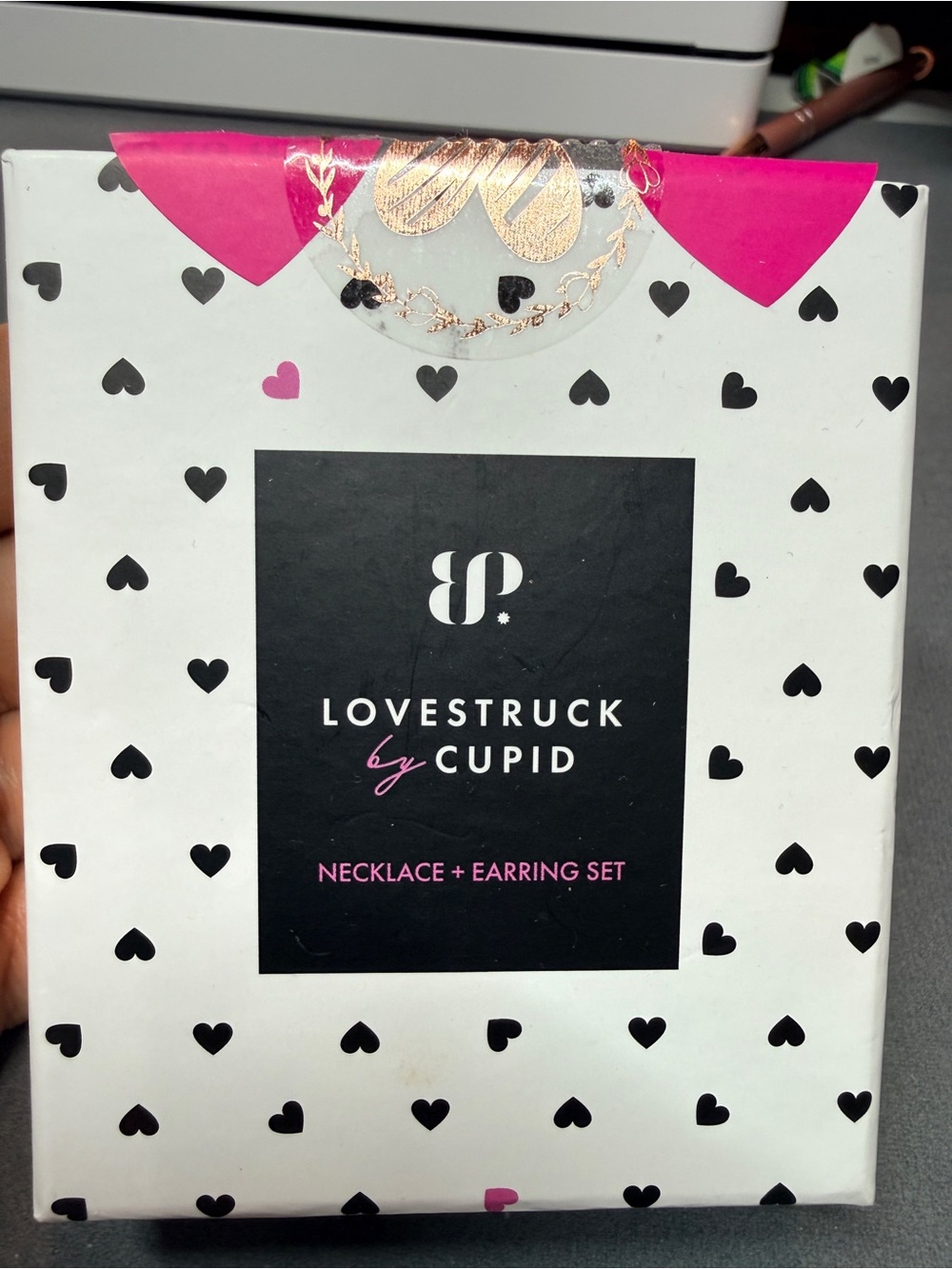 Bomb Party - LOVESTRUCK CUPID Pink Heart Arrow Necklace & Earrings Set - Picture 3 of 3